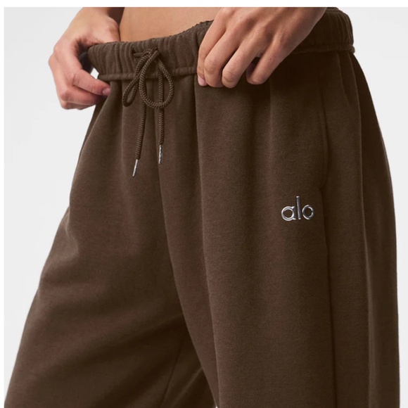 ALO Accolade Straight Leg Sweatpants - Size XS - Picture 2 of 8